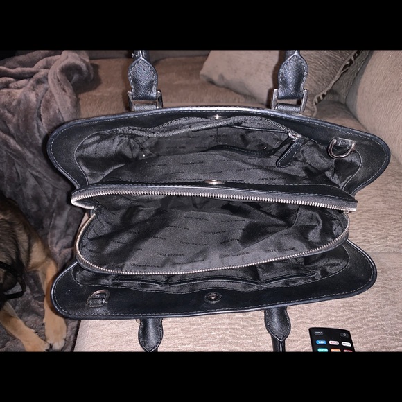 Michael Kors authentic purse - Picture 6 of 7